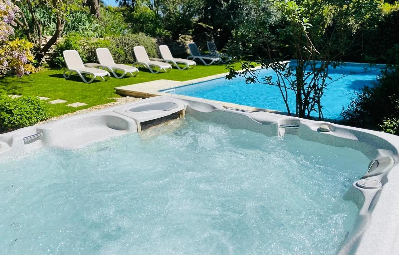 Le Clos Pastel Virac