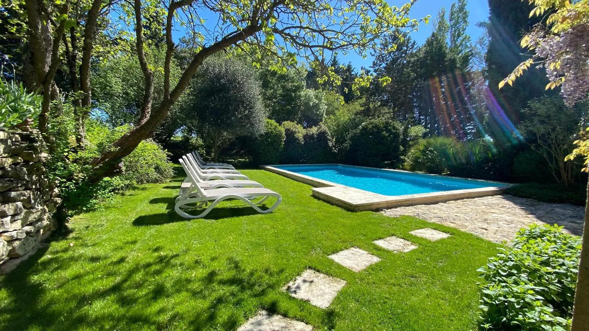 Le Clos Pastel Virac Bed and breakfast